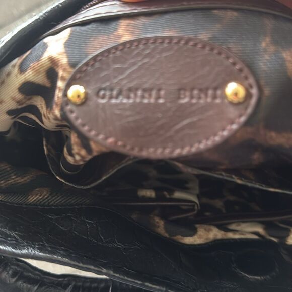 Gianni Bini Hobo Purse Black Faux Leather Gold-Tone Handbag Magnetic Closure EUC - Picture 9 of 14